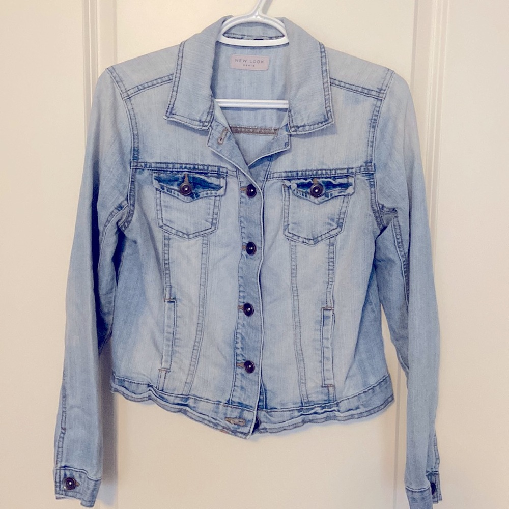 New Look ladies jean jacket size small in EUC.